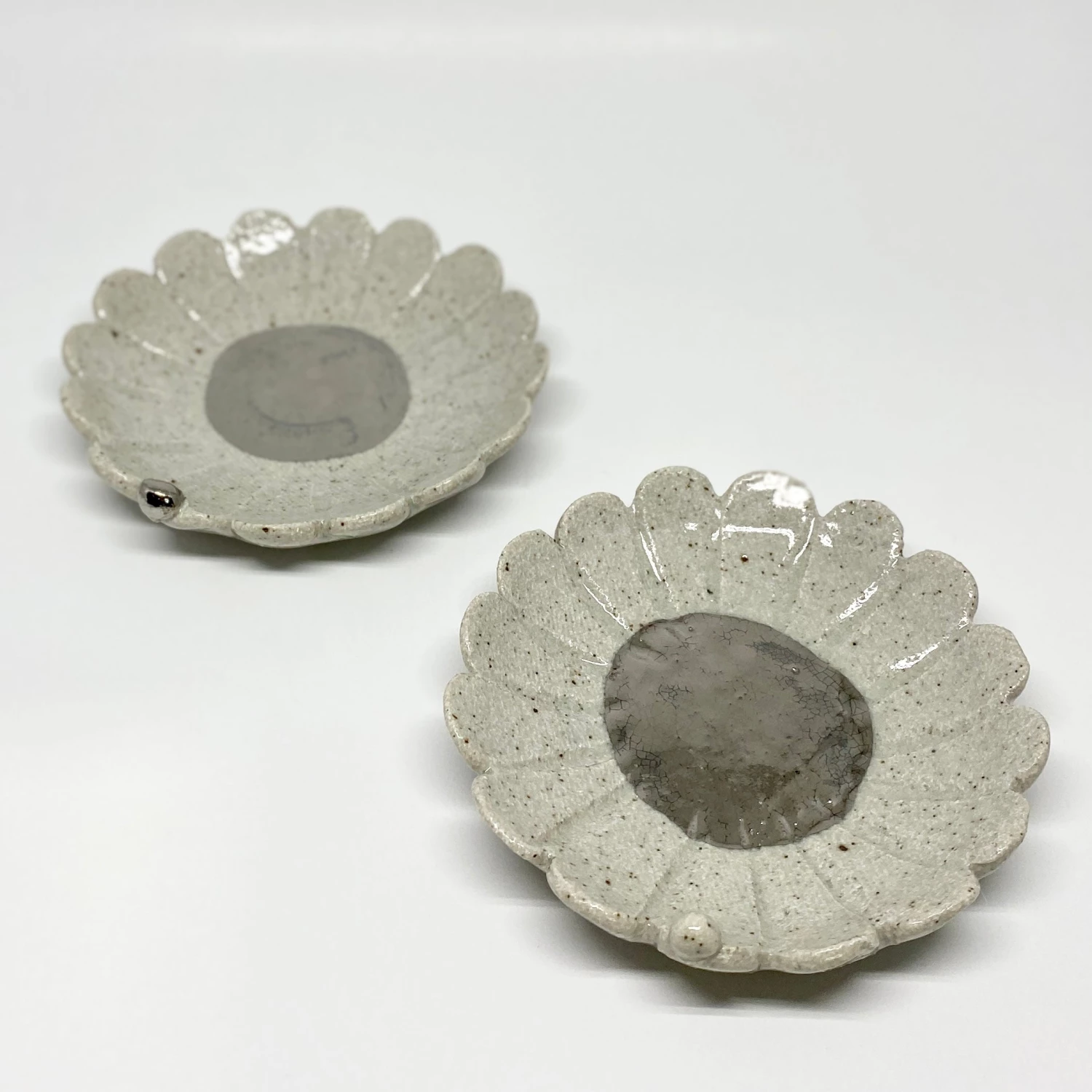 Gifts Bridget Bodenham - Flower Dish Freckles 4 Gifts Bridget Bodenham - Flower Dish Freckles