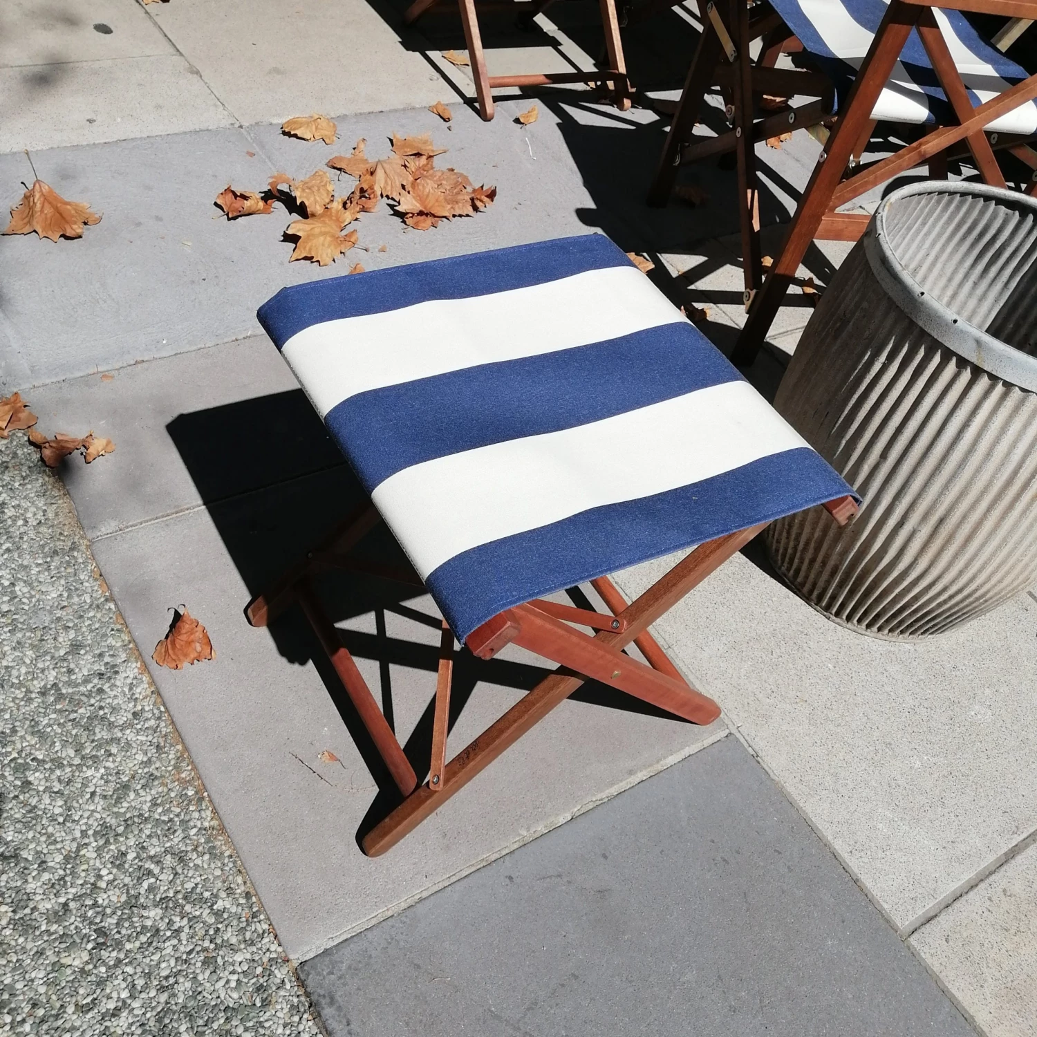 Scout Classic Directors Chair And Footstool SET In Les Toiles Du Soleil - NAVY AND WHITE BROAD STRIPE 5 Scout Classic Directors Chair And Footstool SET In Les Toiles Du Soleil - NAVY AND WHITE BROAD STRIPE
